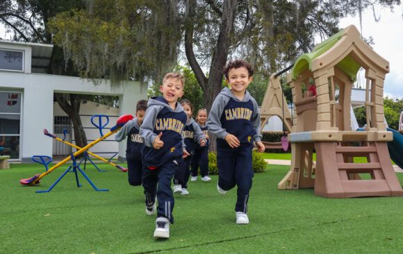 ¿Cómo Elegir el Mejor Colegio Bilingüe en Bogotá? Una Guía Esencial para Padres